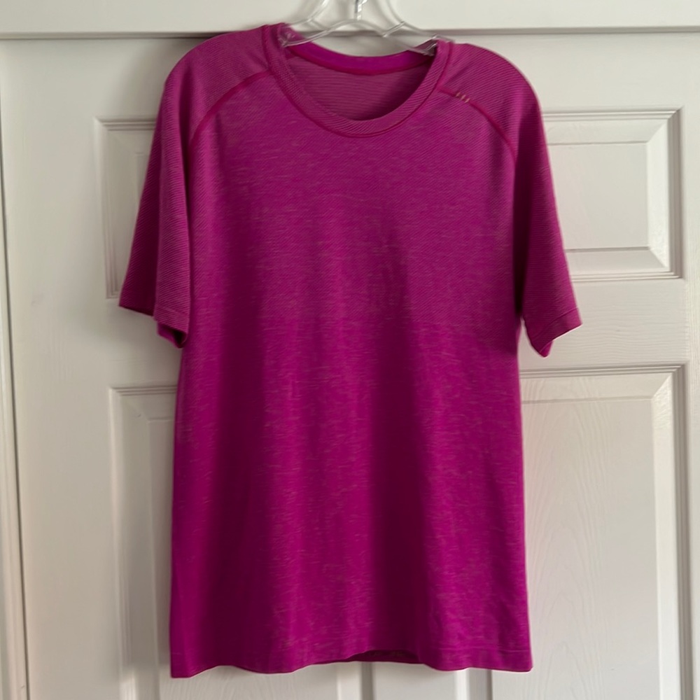 Mens Lululemon short sleeve top